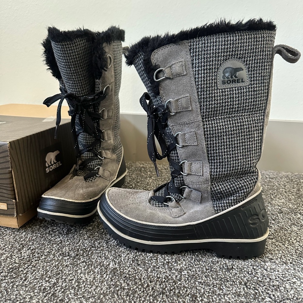 Sorel Black and Gray Tivoli II Winter Boots